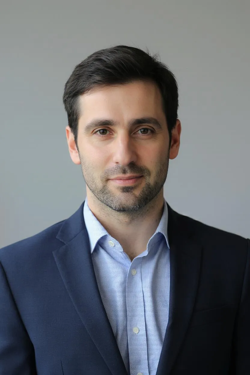 Portrait of Dr. Luca Vianello, AI Super Mentor