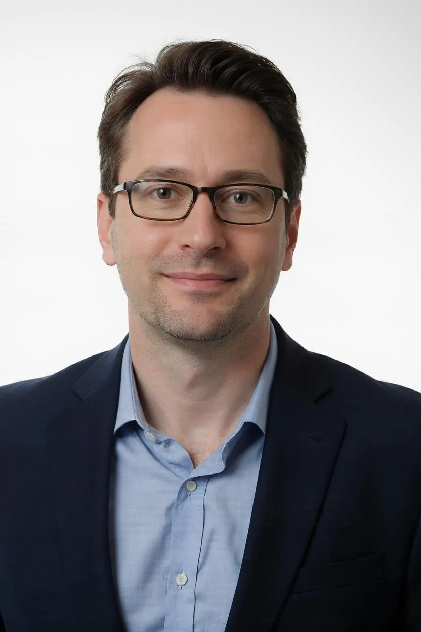 Portrait of Dr. Maximilian Bauer, AI Super Mentor