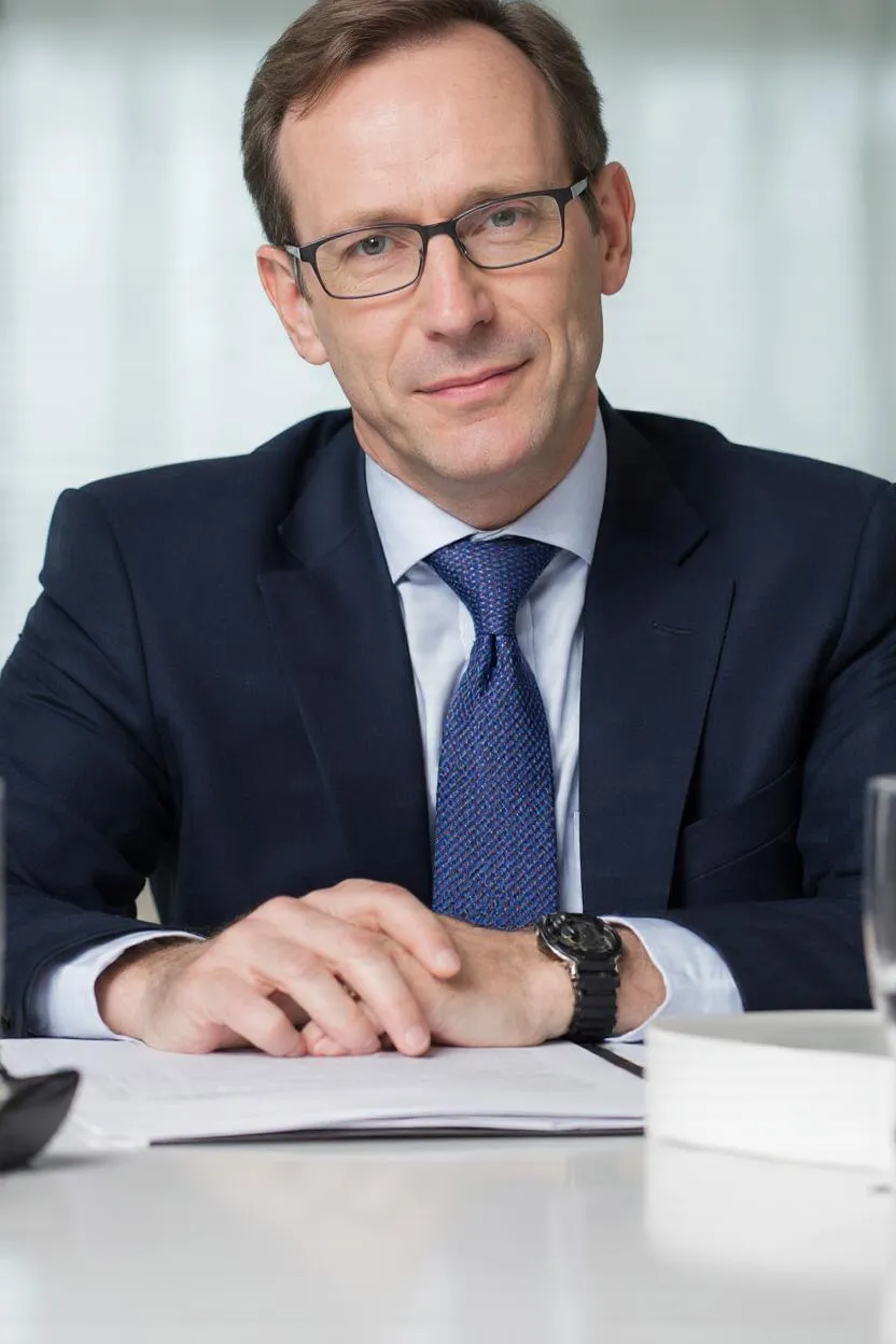 Portrait of Prof. Dr. Alexander Jones, AI Super Professor