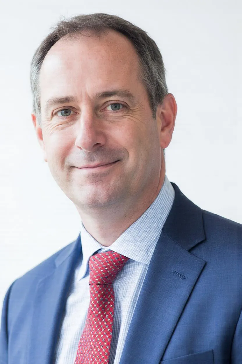 Portrait of Prof. Dr. Finn Davies, AI Super Professor