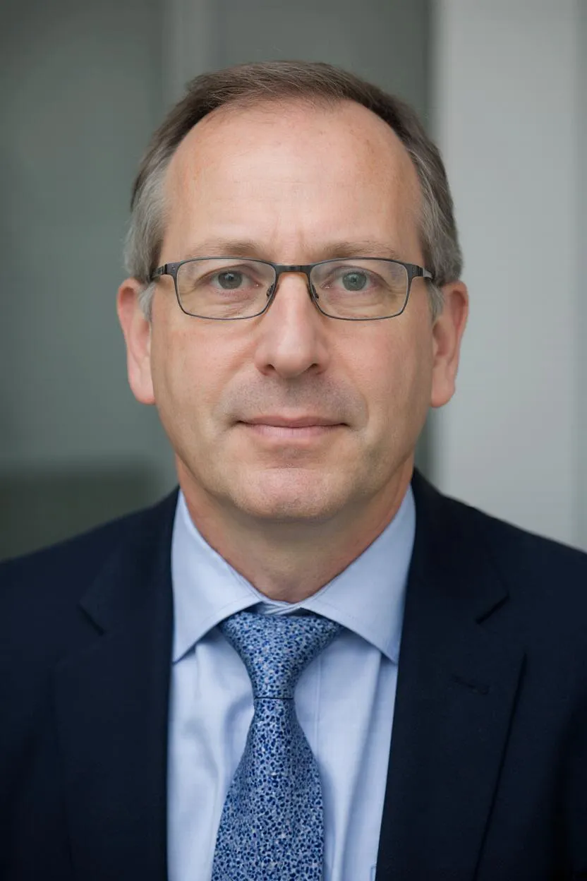Portrait of Prof. Dr. Joseph Fisher, AI Super Professor