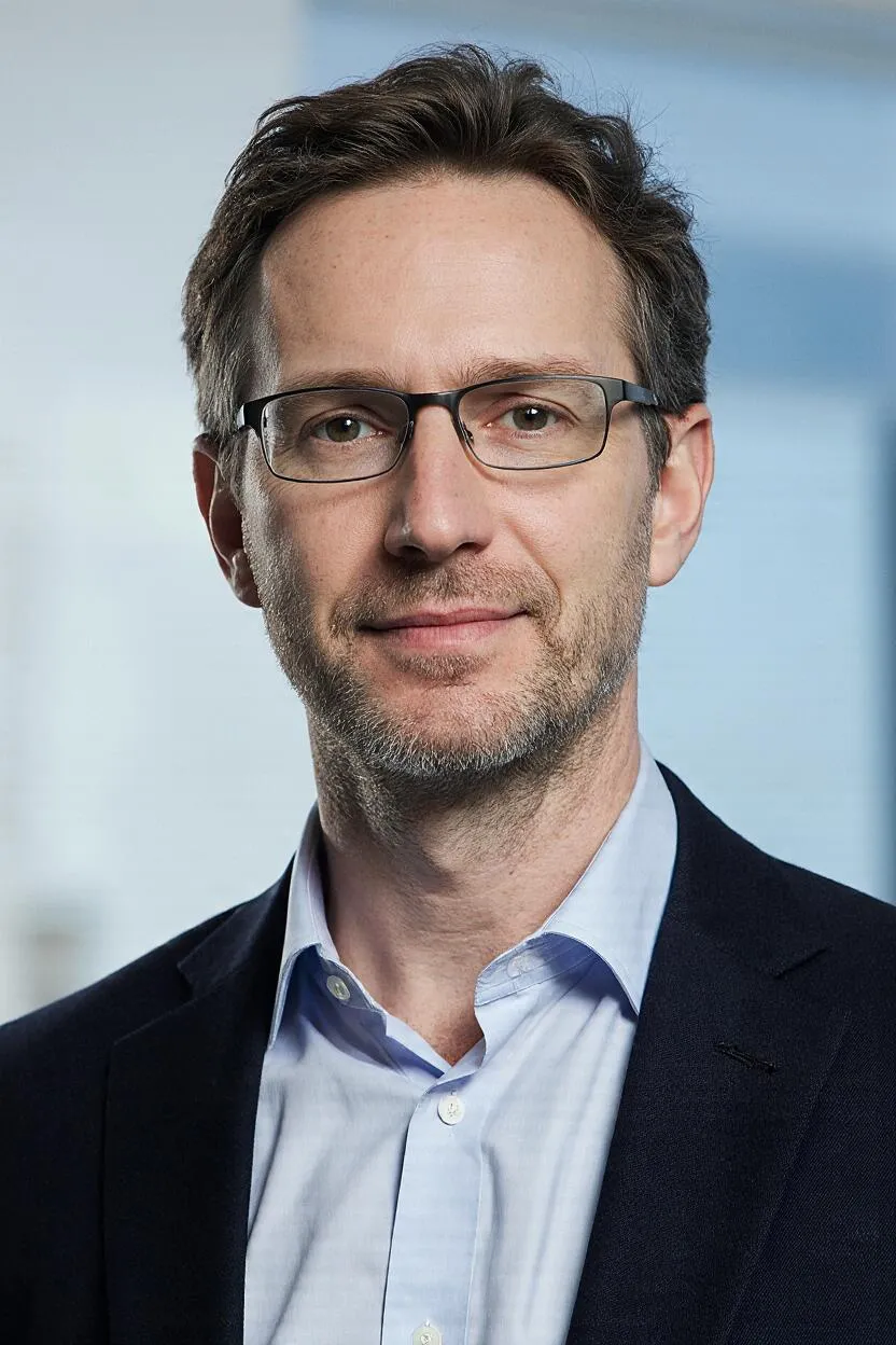 Portrait of Prof. Dr. Leon Brandt, AI Super Professor