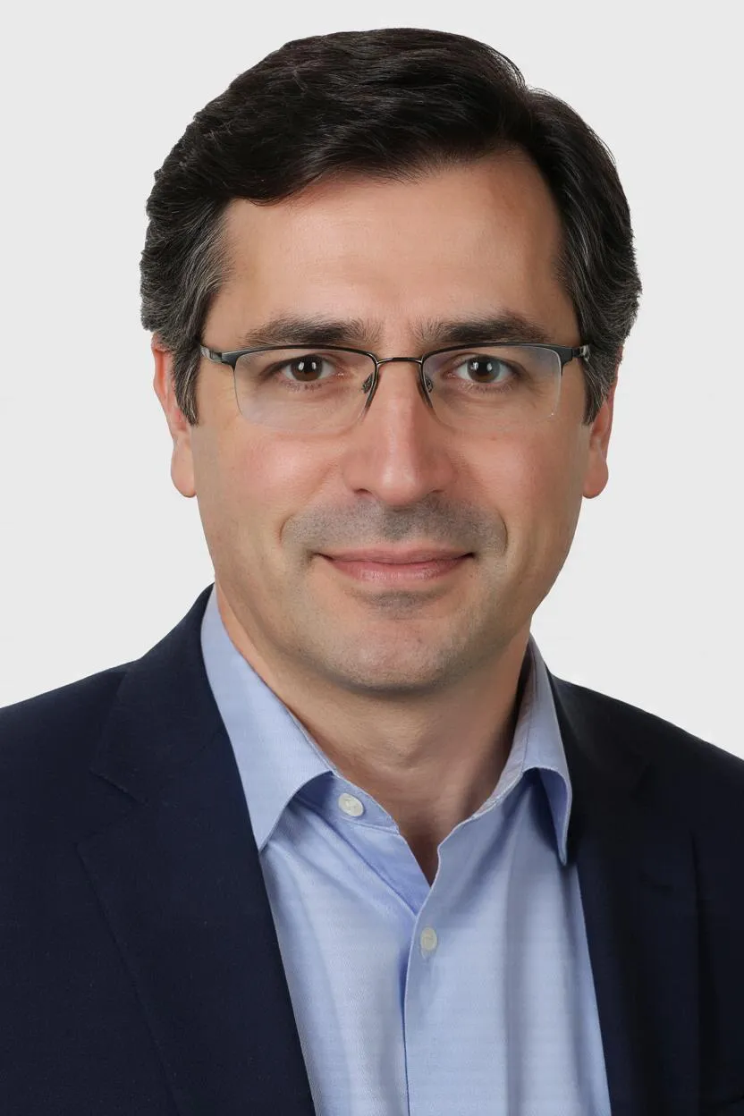 Portrait of Prof. Dr. Leonardo Cardoso, AI Super Professor