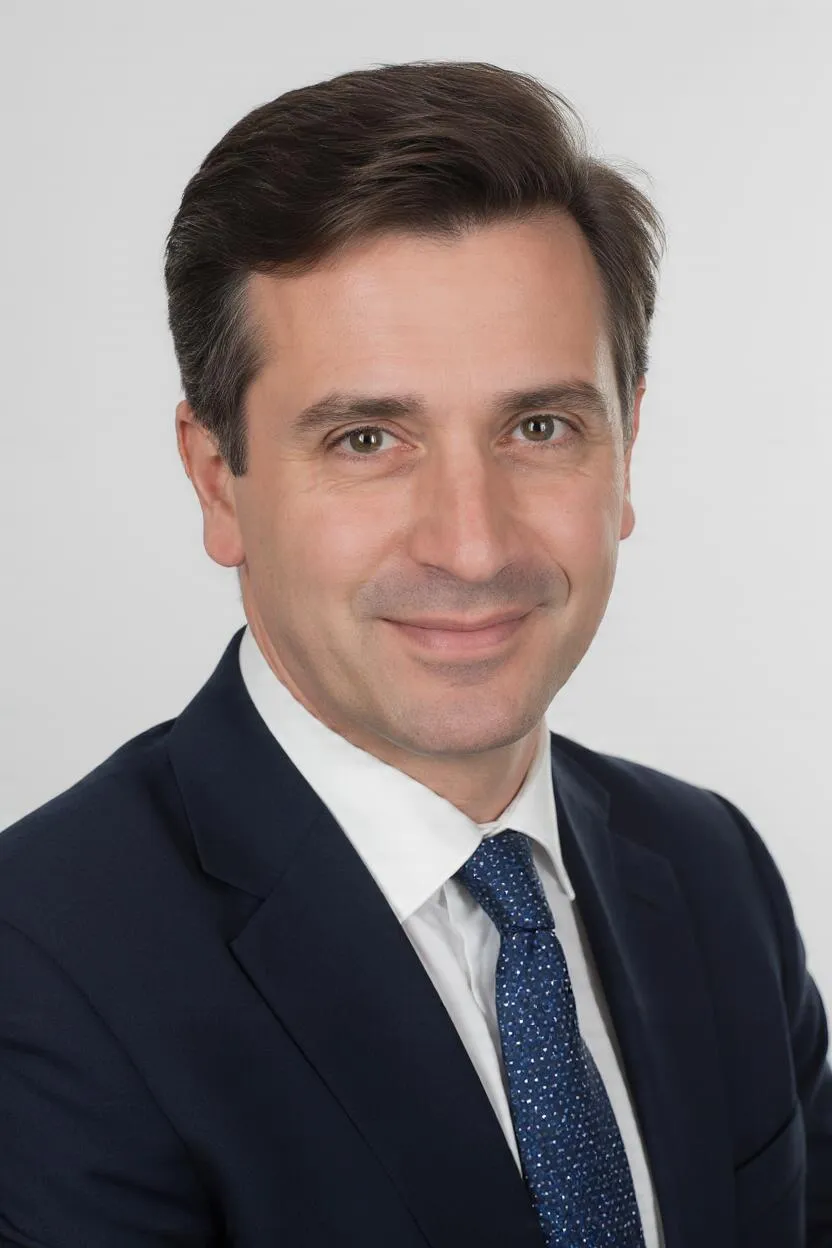Portrait of Prof. Dr. Raphael Chevalier, AI Super Professor