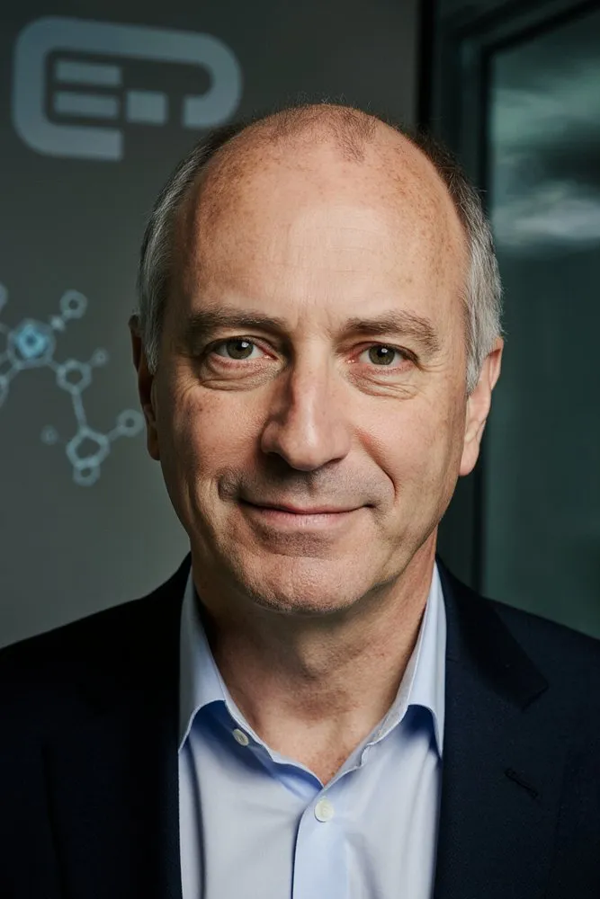 Portrait of Prof. Dr. Tomás Ferreira, AI Super Professor