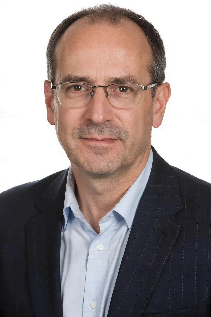 Portrait of Prof. Dr. Vitor Goncalves